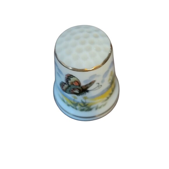 Vintage White Thimble Butterfly And Meadow Made in Japan Bone China - Picture 2 of 6
